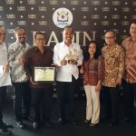 DPW ALFI/ILFA Jateng & DIY menerima penghargaan dari KADIN kategori Pelayanan Jasa Terbaik